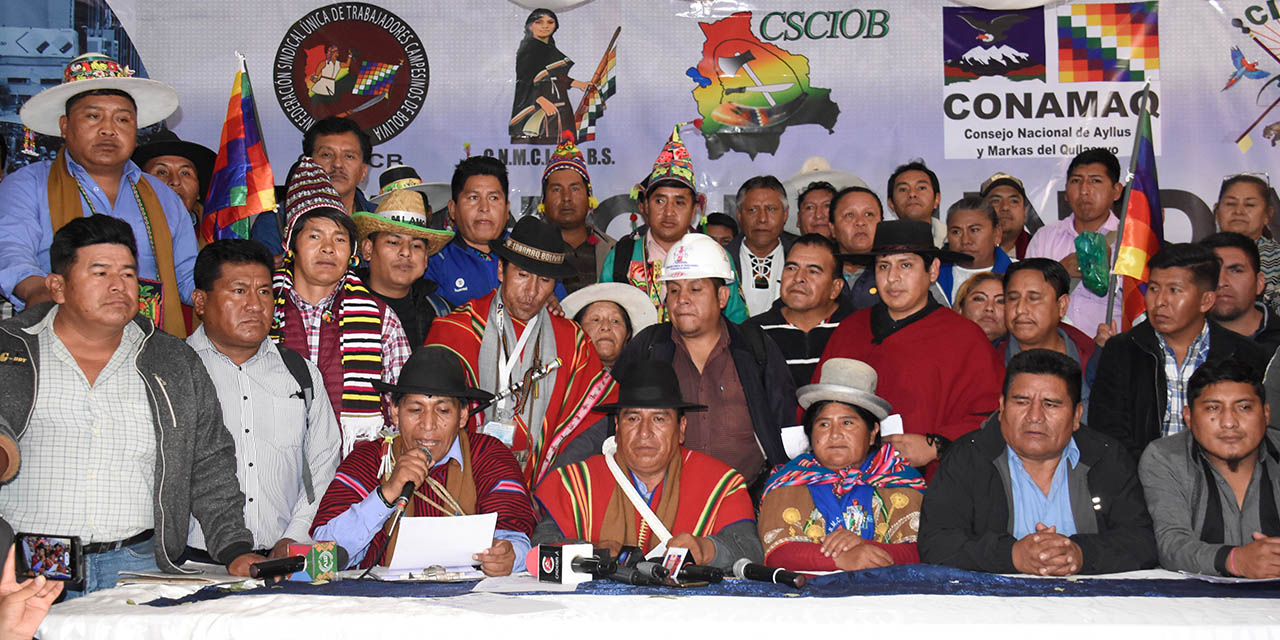 Los representantes del Pacto de Unidad en conferencia de prensa. | Foto: Gonzalo Jallasi