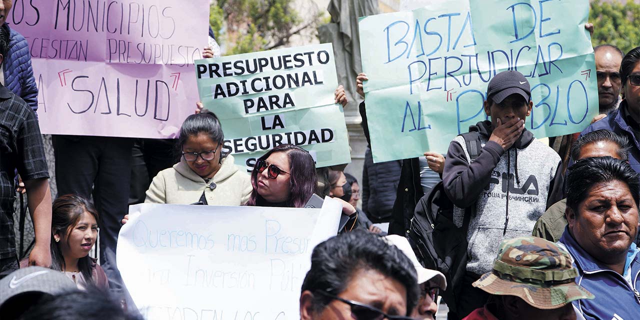 Juntas vecinales de El Alto exigen la aprobación del PGE Reformulado 2023. | Foto: Jorge Mamani