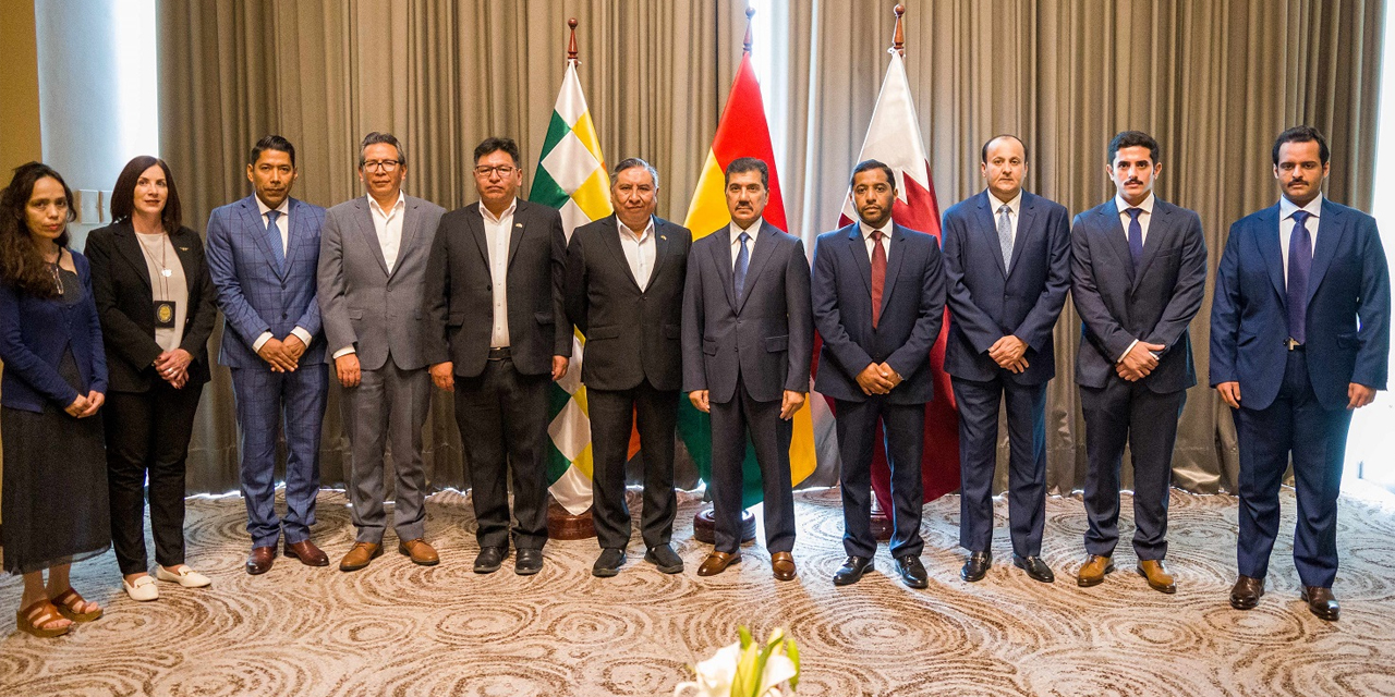 El canciller Rogelio Mayta y el secretario General del Ministerio de Relaciones Exteriores del Estado de Qatar, Ahmed Hassan Al-Hammadi, encabezaron las delegaciones de ambos países. Foto: MRE