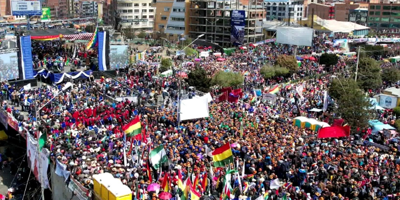 La masiva concentración en la Ceja de El Alto. Foto: Comunicación Presidencia-Vicecom