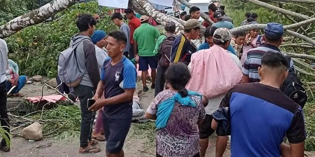 El bloqueo de grupos vinculados a Evo Morales en el trópico de Cochabamba. | Foto: Captura