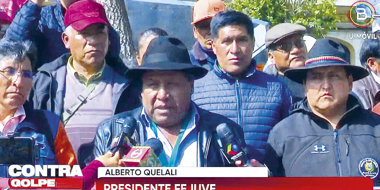 La dirigencia de la Fejuve de El Alto en la plaza Murillo, La Paz. | Foto: Captura