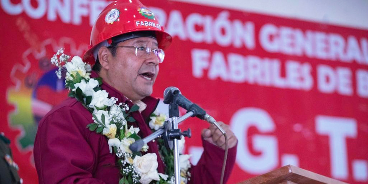 El Jefe de Estado durante el acto de conmemoración de los 72 años de fundación de la Confederación General de Trabajadores Fabriles de Bolivia.  Foto: Presidencia