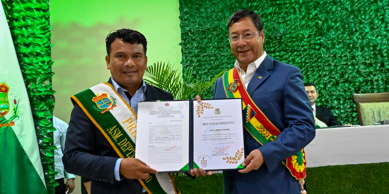 El presidente Luis Arce recibió un reconocimiento de la Asamblea Departamental de Pando. | Foto: Comunicación Presidencial