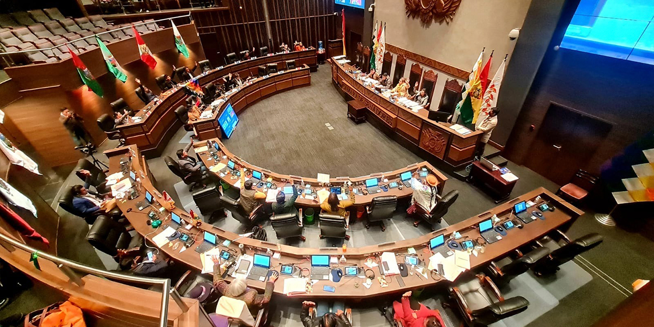 Pleno de la Cámara de Senadores del 10 de octubre, cuando se aprobó el PGE con cambios. // Foto: Senado