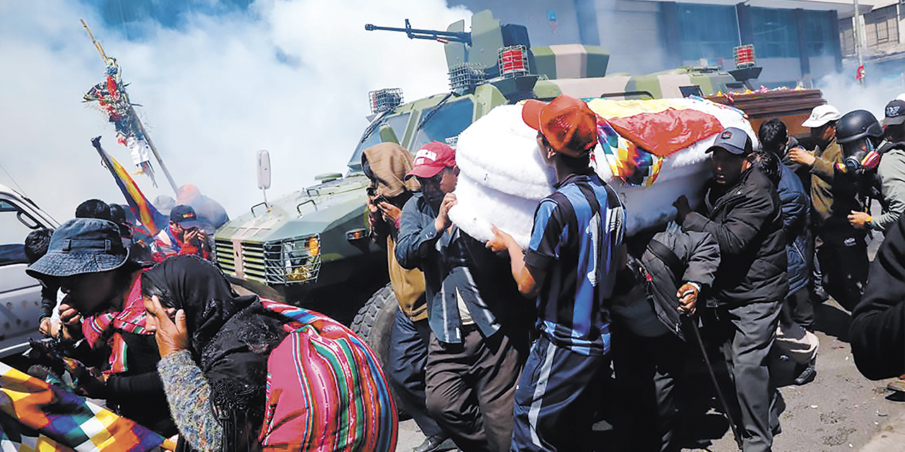 La represión con muertes que autorizó Añez en El Alto, en su gobierno de facto.   | Foto: Archivo