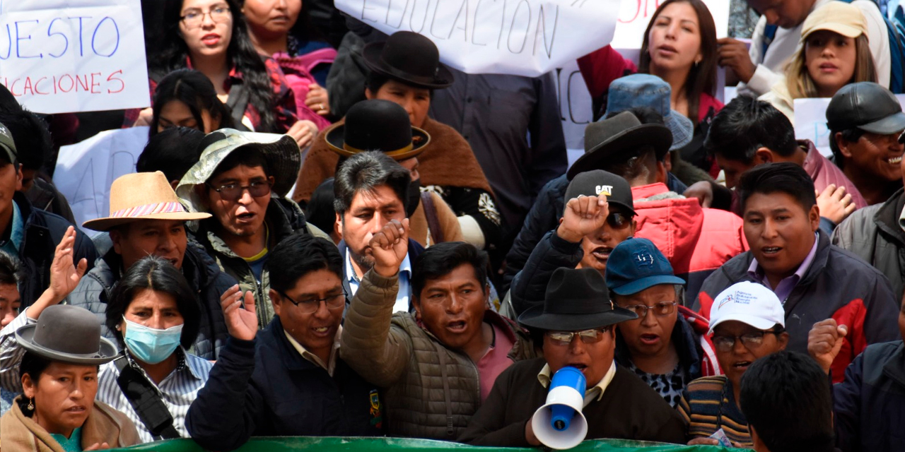 Protestas y vigilia de vecinos en la Asamblea Legislativa. Foto:  Gonzalo Jallasi