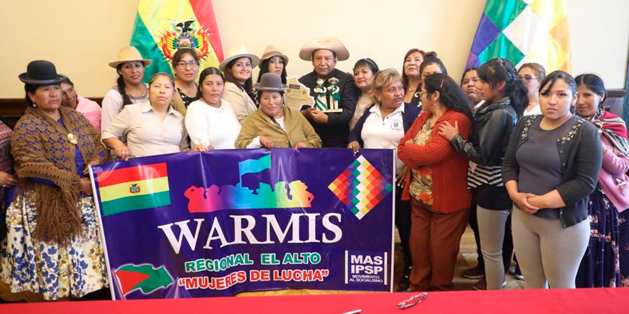 Las Warmis, luego de su reunión con el vicepresidente David Choquehuanca. Foto:  VPEP