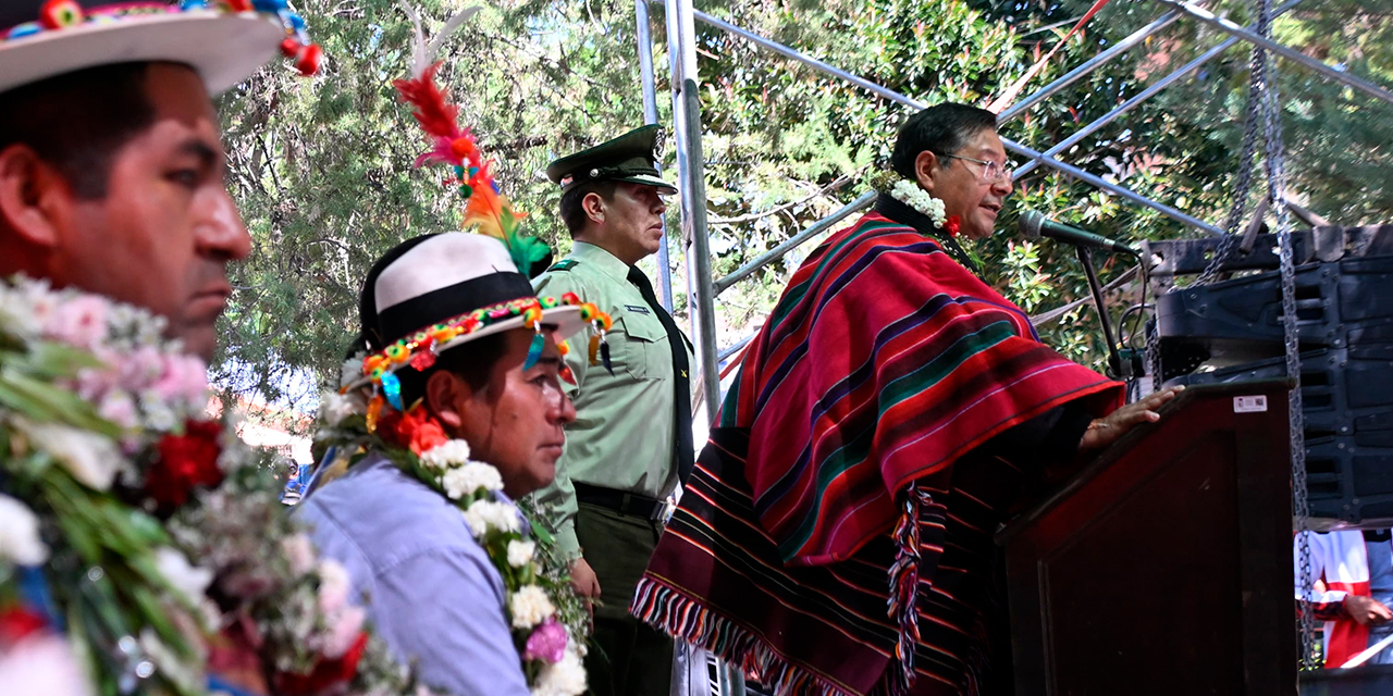 El presidente Luis Arce en el acto por el 41 aniversario de la Federación Única de Trabajadores de Pueblos Originarios de Chuquisaca (FUTPOCH). Foto: Comunicación Presidencial