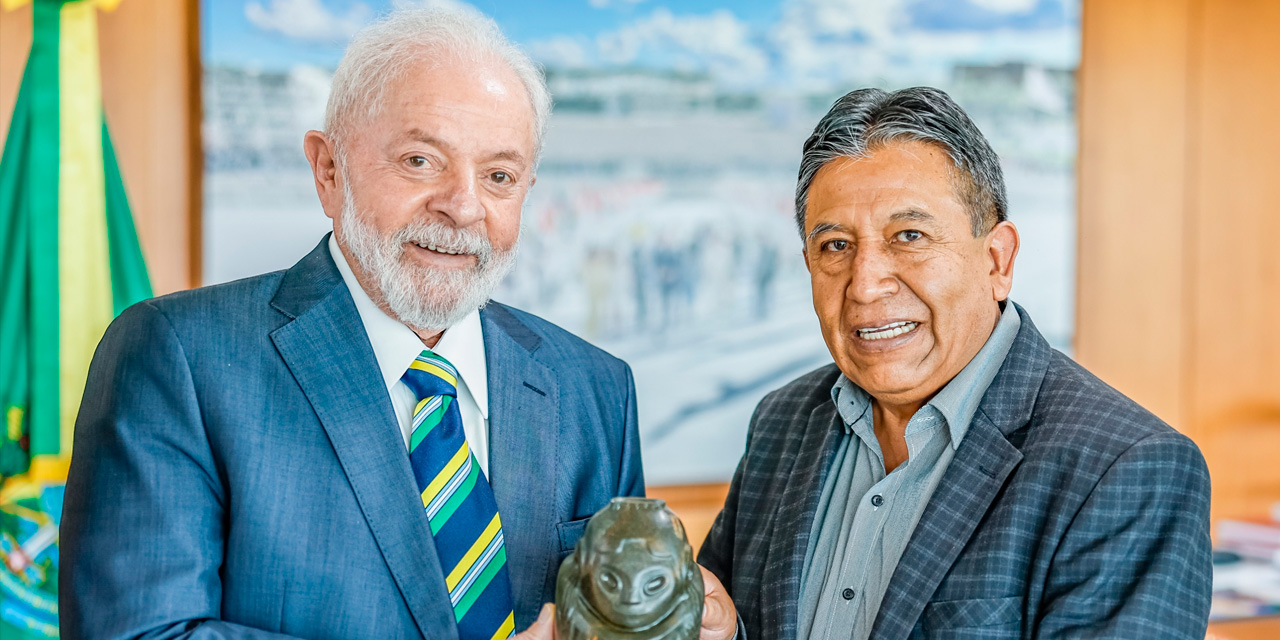 El presidente de Brasil, Luiz Inácio Lula da Silva, y el vicepresidente de Bolivia, David Choquehuanca. Foto: VEPB