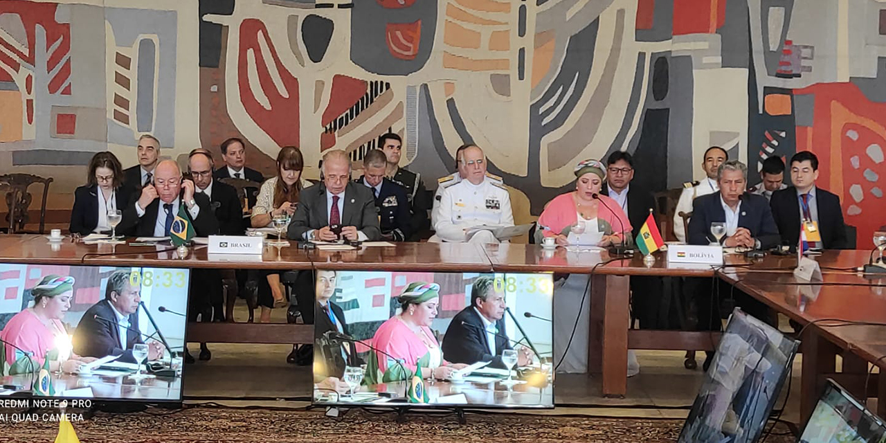 Bolivia participa en el Primer Encuentro de Diálogo Sudamericano entre ministros de Defensa y Asuntos Exteriores 