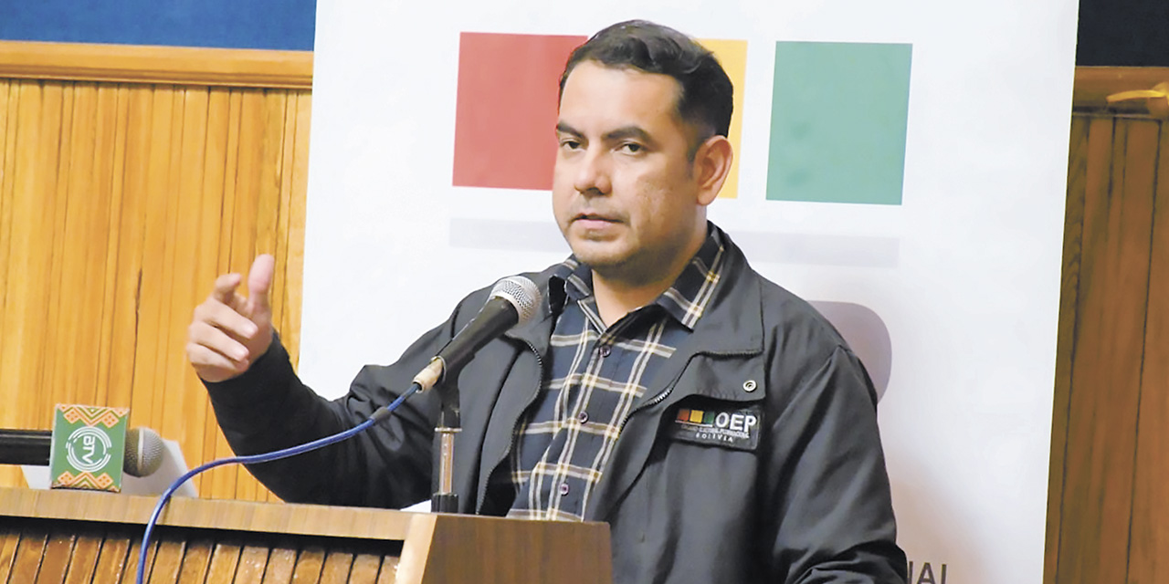 El presidente en ejercicio del Tribunal Supremo Electoral, Francisco Vargas. | Foto: TSE