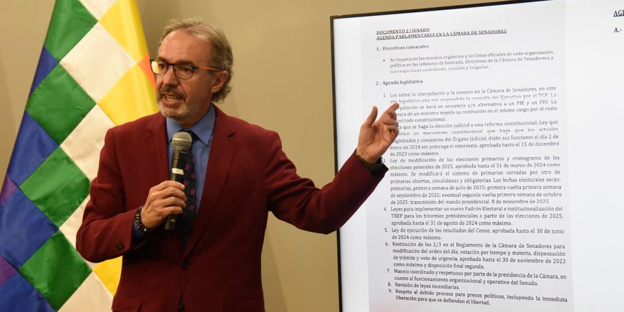 El portavoz presidencial Jorge Richter en conferencia de prensa.