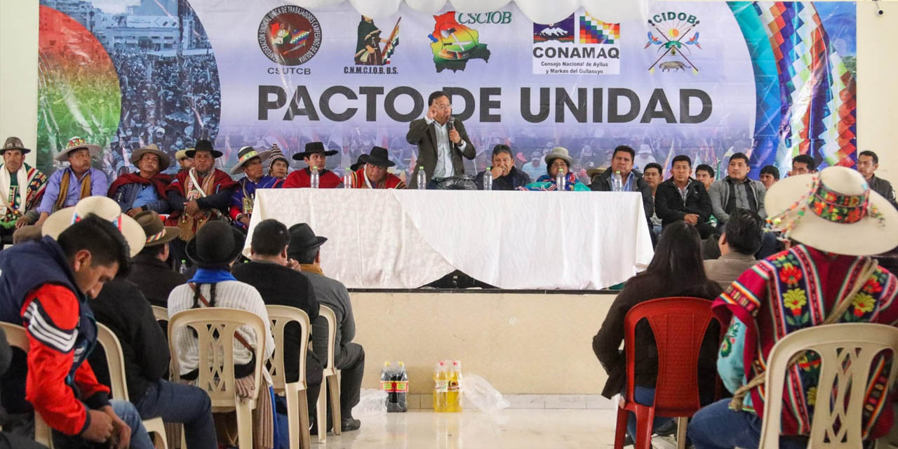 El presidente Arce con las organizaciones sociales históricas de Bolivia (CSUTCB, ‘Bartolinas’ e Interculturales), que conforman el Pacto de Unidad. | Foto: Archivo