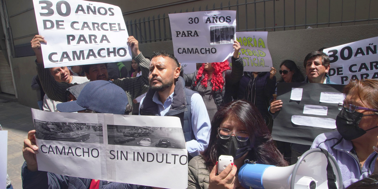 Victimas de Senkata piden pena máxima para Camacho en La Paz. | Foto: Jorge Mamani