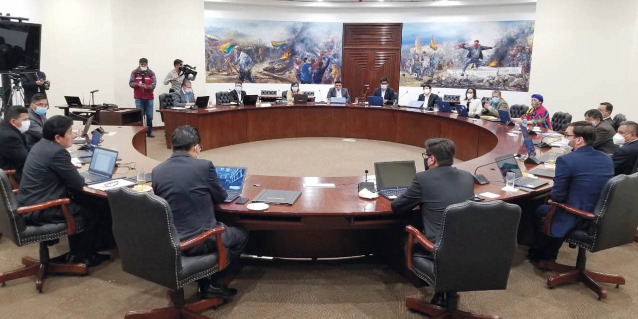 El pleno del gabinete ministerial del presidente Luis Arce. | Foto: Archivo