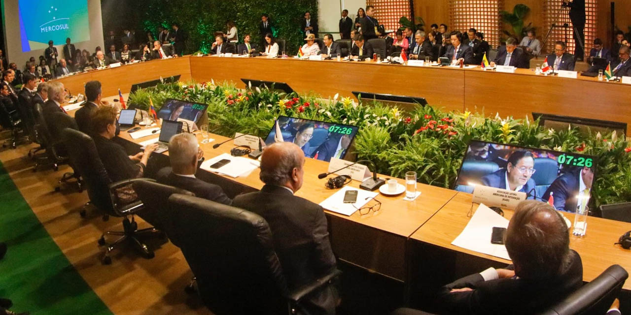 El presidente Luis Arce durante su participación en la Cumbre del Mercosur, en Brasil. | Foto: Comunicación Presidencial