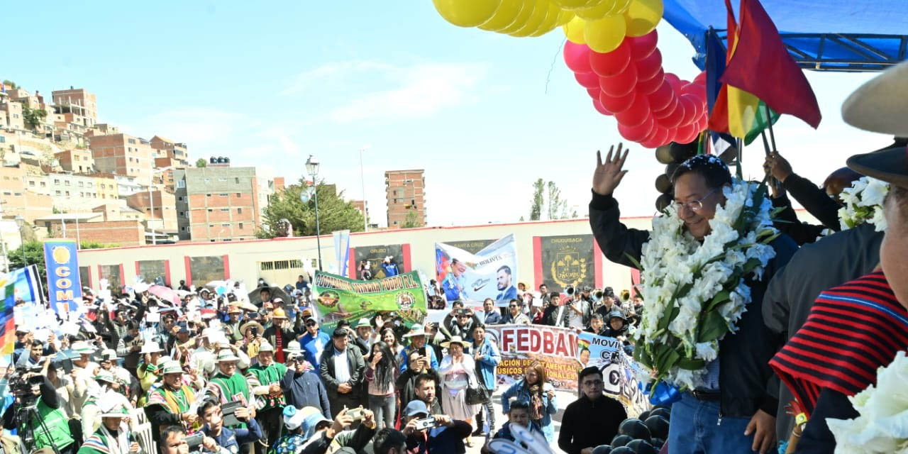  El Jefe de Estado, en el acto por los 44 años de aniversario de la Federación Sindical Única de Trabajadores Campesinos de Oruro. | Foto: Comunicación Presidencial