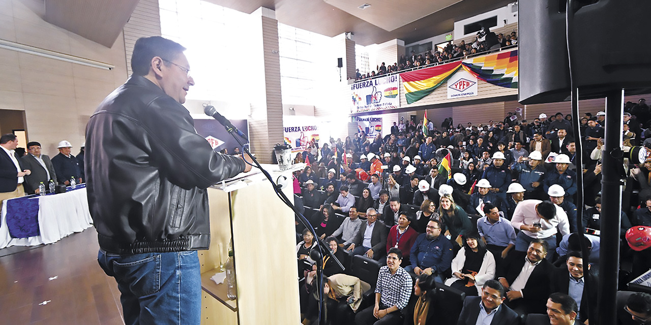 El Jefe de Estado, durante su discurso en el aniversario de YPFB. | Foto: Comunicación Presidencial