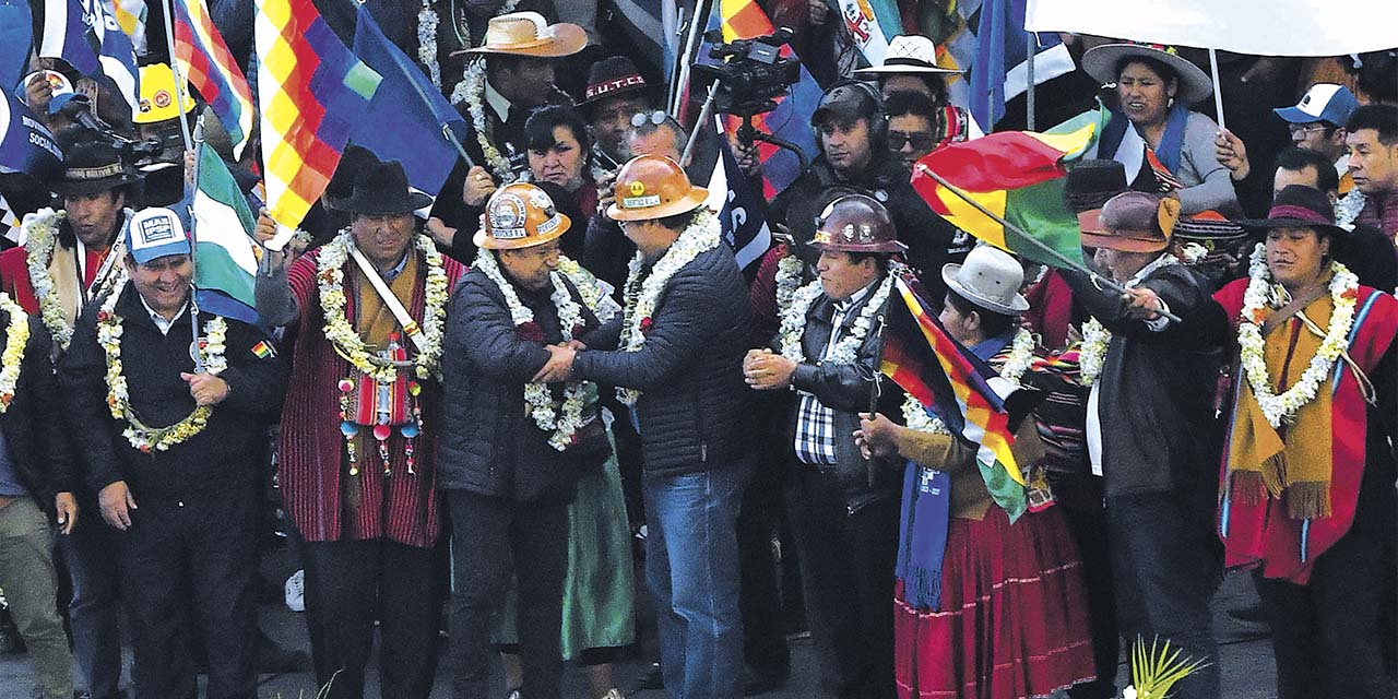 El Gran Cabildo del Pueblo celebrado en El  Alto, el 17 de octubre. | 