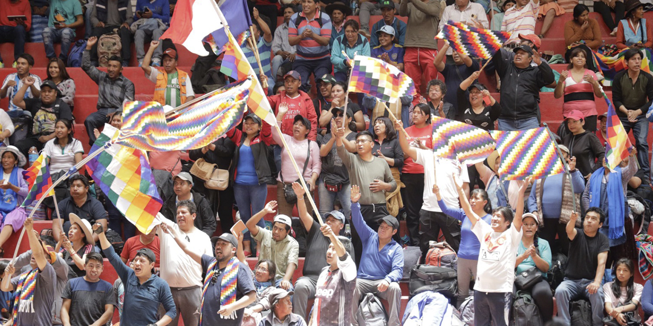 La asistencia en el congreso campesino del sud de Potosí. 