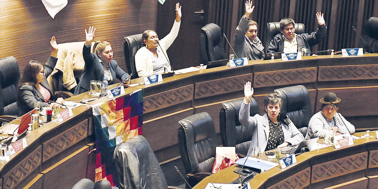 El pleno del Senado en sesión el lunes, cuando aprobaron tres proyectos. 