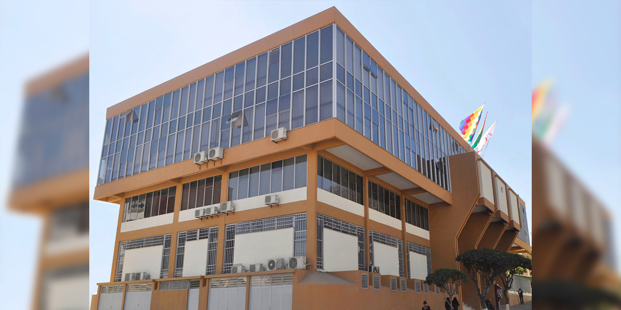 El edificio que alberga al Tribunal Constitucional en la ciudad de Sucre. Foto: Archivo