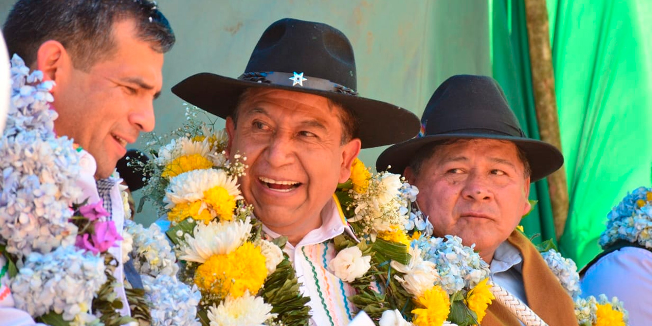 El vicepresidente David Choquehuanca (centro) en el acto en Coroico, La Paz. Foto: VEP