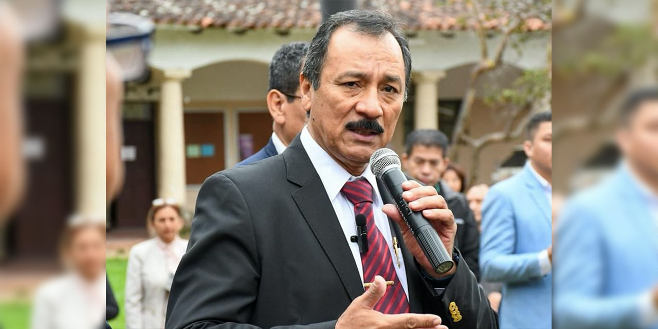 El rector Vicente Cuéllar