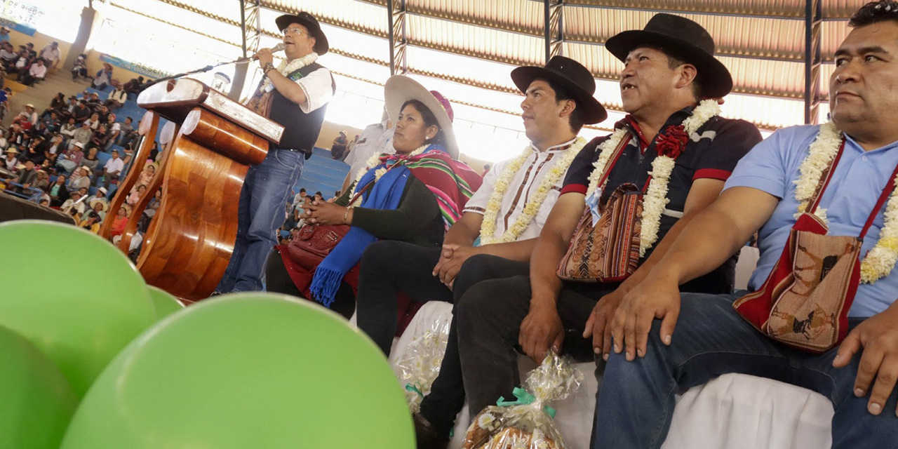 Arce en el municipio de Cliza Cochabamba, donde presentó el proyecto de incremento de la resiliencia climática. Foto: Presidencia