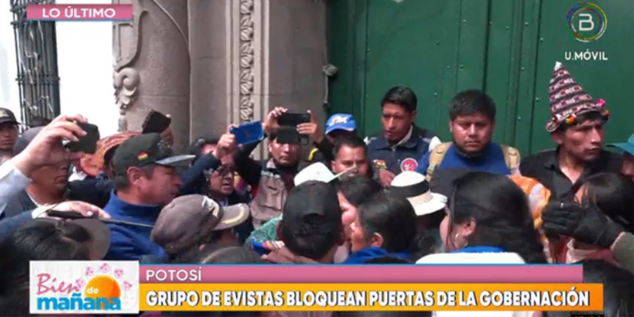 Grupos afines a Morales agreden y generan conflicto en puertas de la Gobernación de Potosí