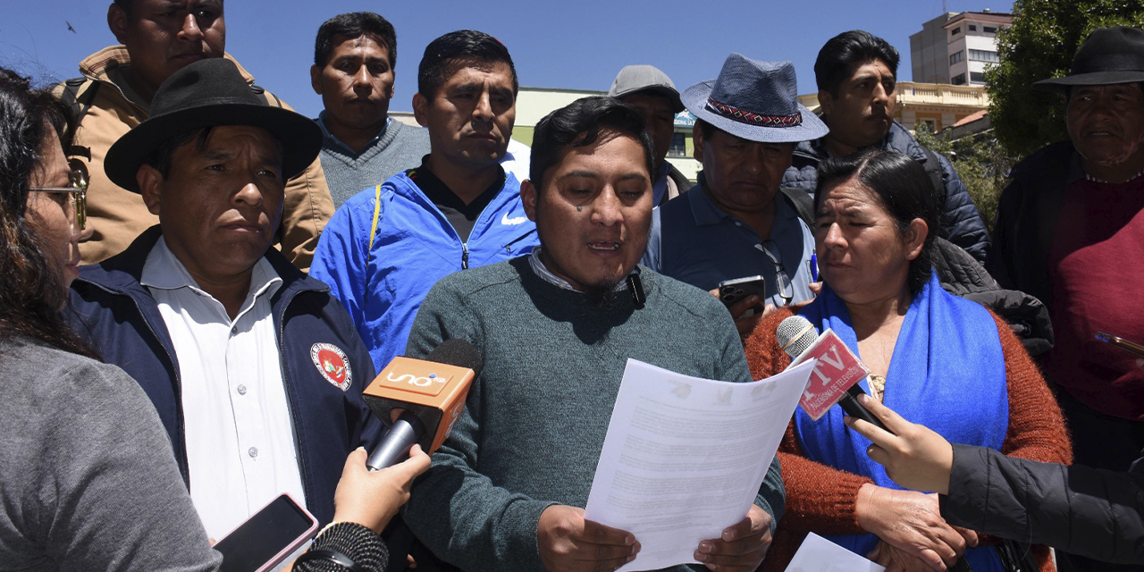 Conferencia de prensa del Pacto de Unidad en la plaza Murillo.