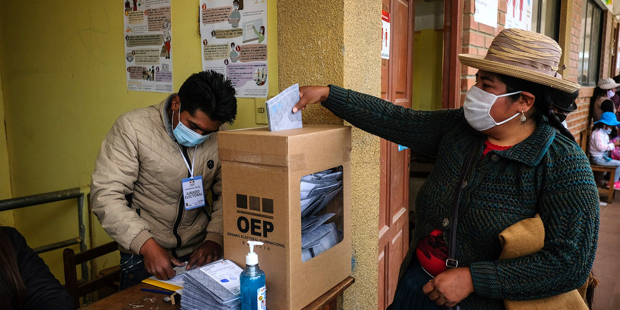 Bolivianos en las elecciones generales de 2020. Foto: Archivo