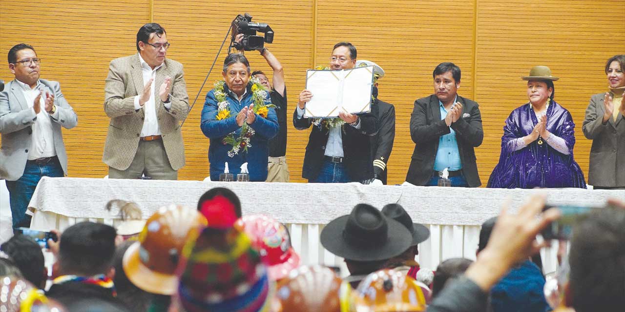 El Presidente en la promulgación de la Ley 1549. Foto: Jorge Mamani