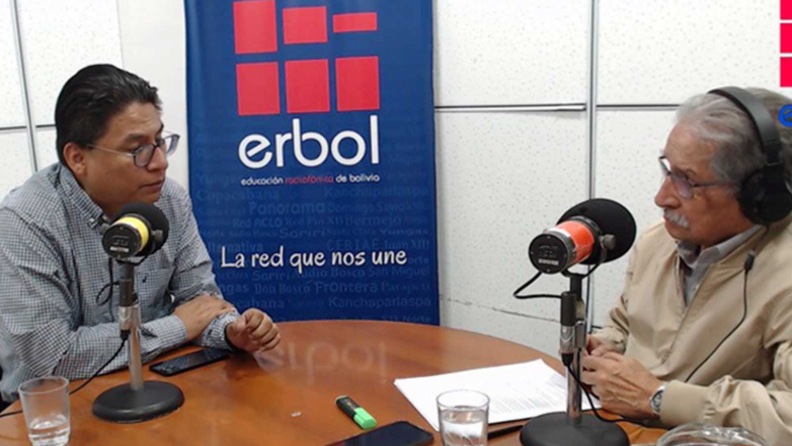 El ministro de Justicia, Iván Lima, durante la entrevista con radio Erbol. FOTO:  Erbol