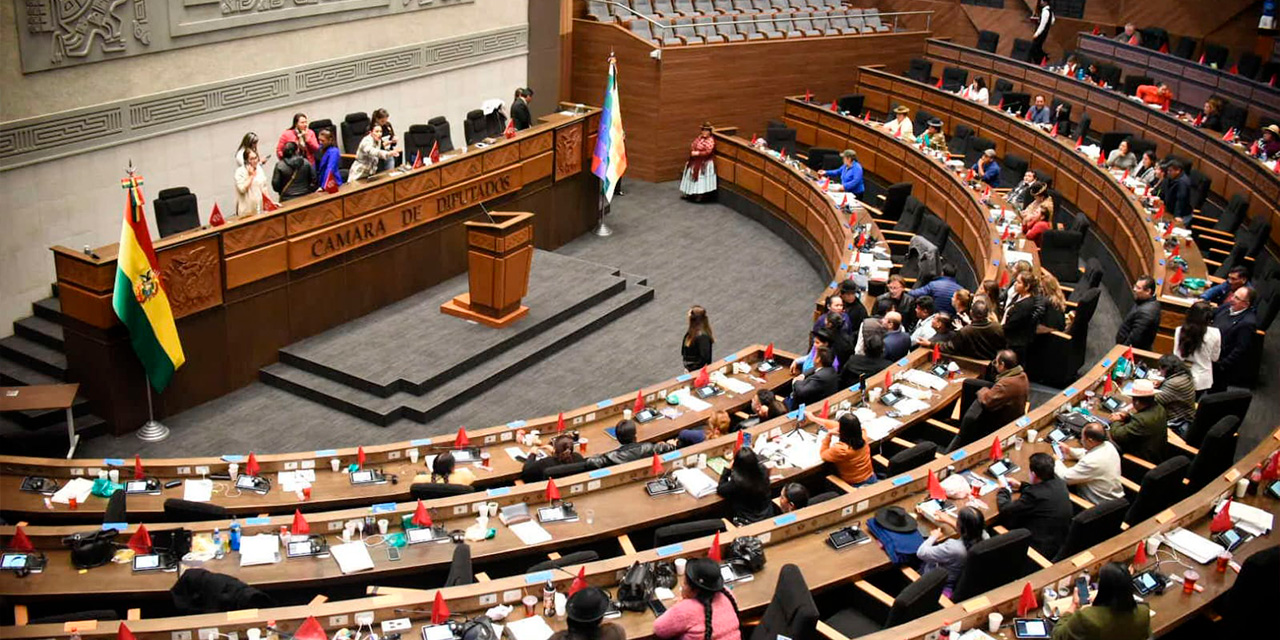 La sesión de la Cámara de Diputados se inició a las 14.51 de ayer martes. Foto: Gustavo Ticona