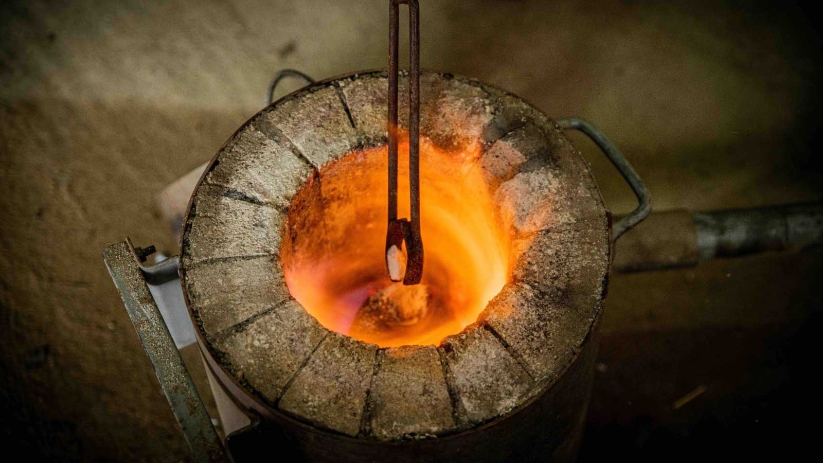 Un horno de fundición de oro que forma parte de las tecnologías limpias. Foto: WCS Bolivia