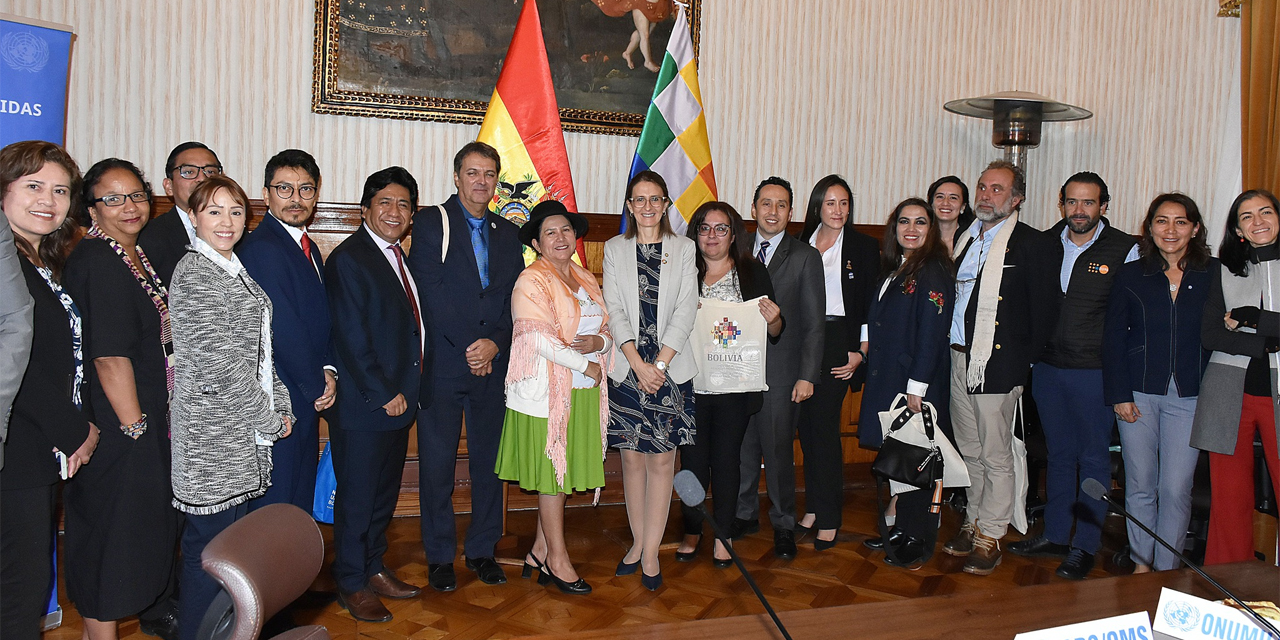 Las autoridades de Bolivia y los representantes de las 18 agencias de la Organización de Naciones Unidas (ONU). Foto: MRE