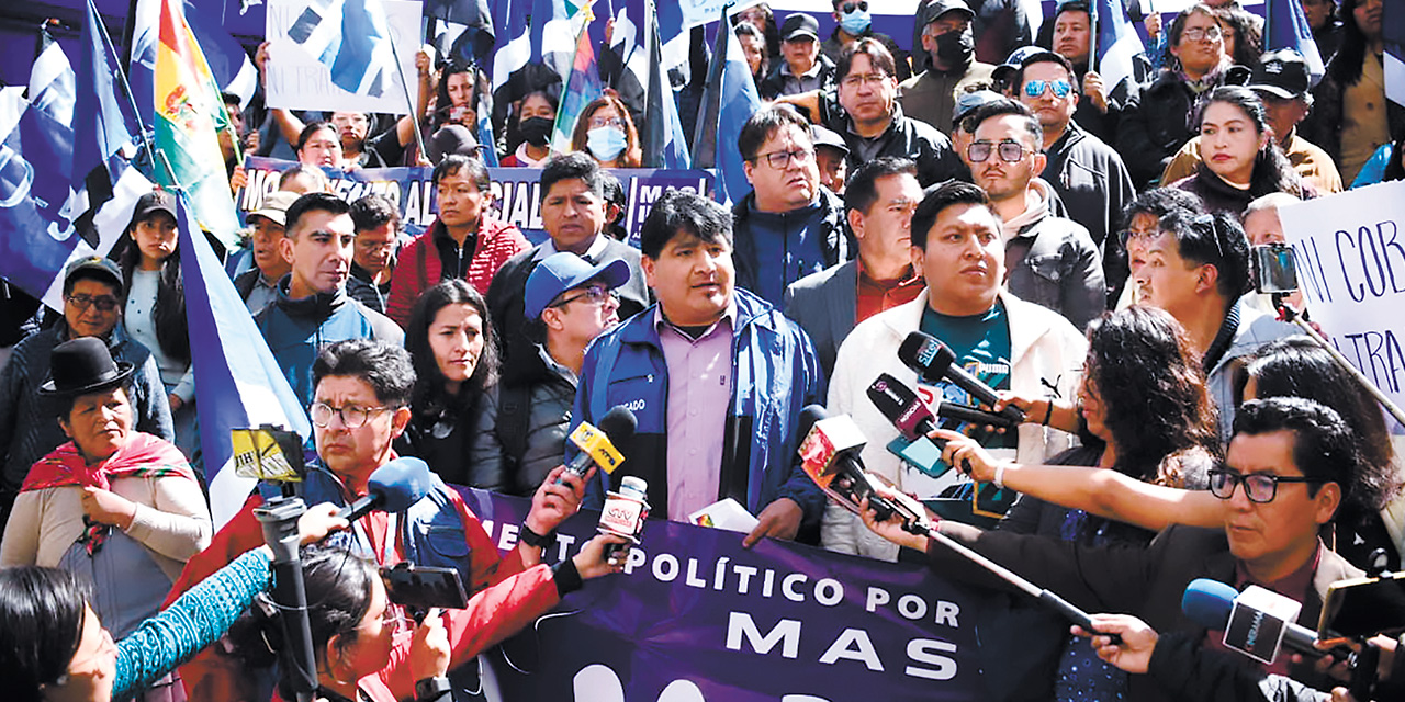 Dirigentes de los 20 distritos de La Paz. Foto:  Gustavo Ticona