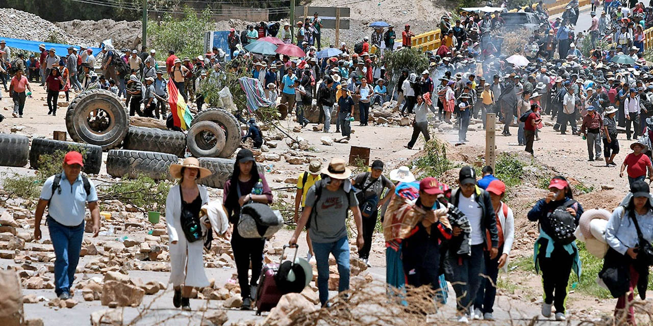 Bloqueo de una vía por grupos ligados a Evo Morales en enero de este año. | Foto: Archivo