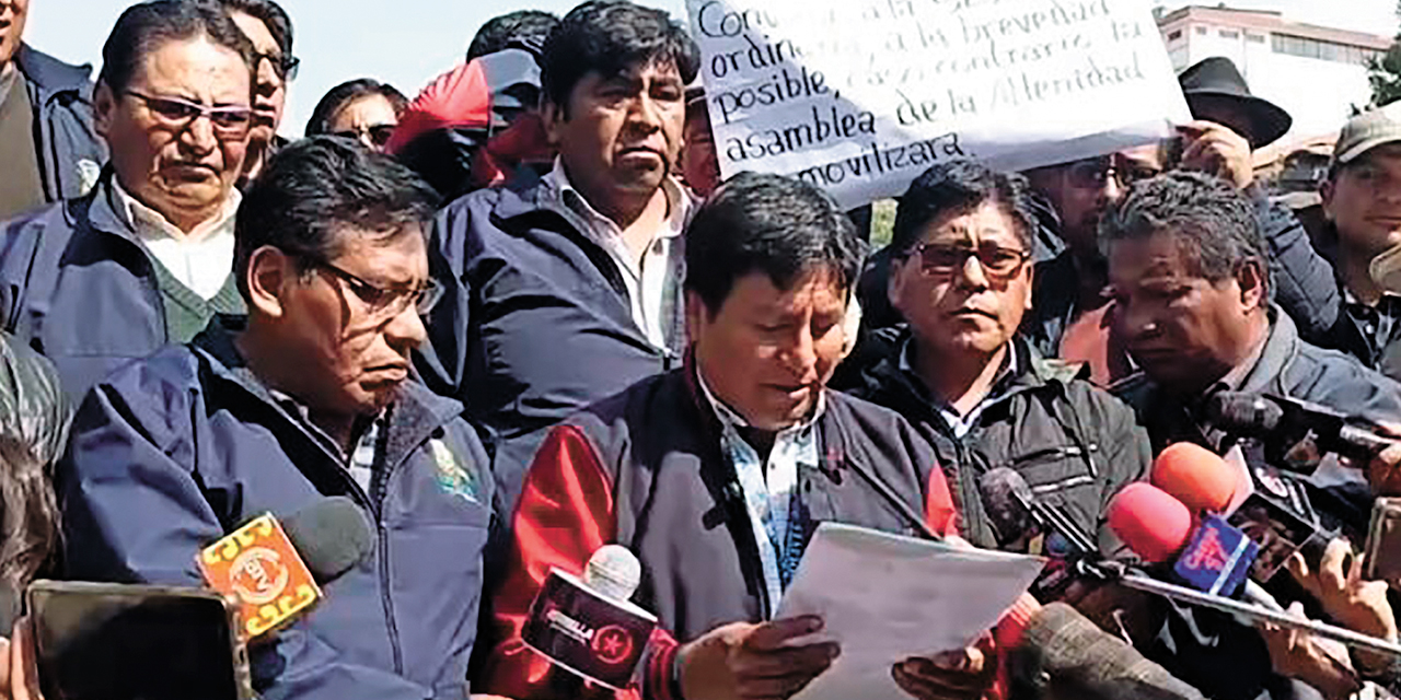 El dirigente de la Federación de Juntas Vecinales de El Alto Sur, Nicanor Cochi. Foto: Archivo