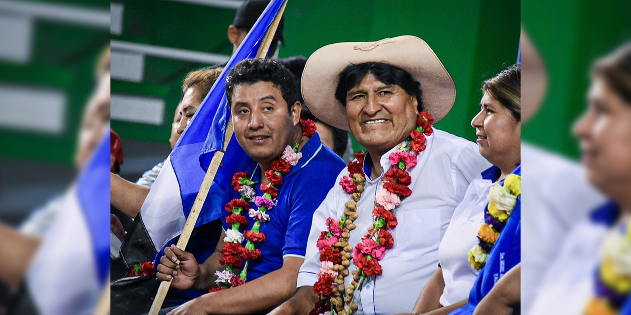 El senador Miguel Rejas y el expresidente Evo Morales. Foto: Facebook Miguel Rejas