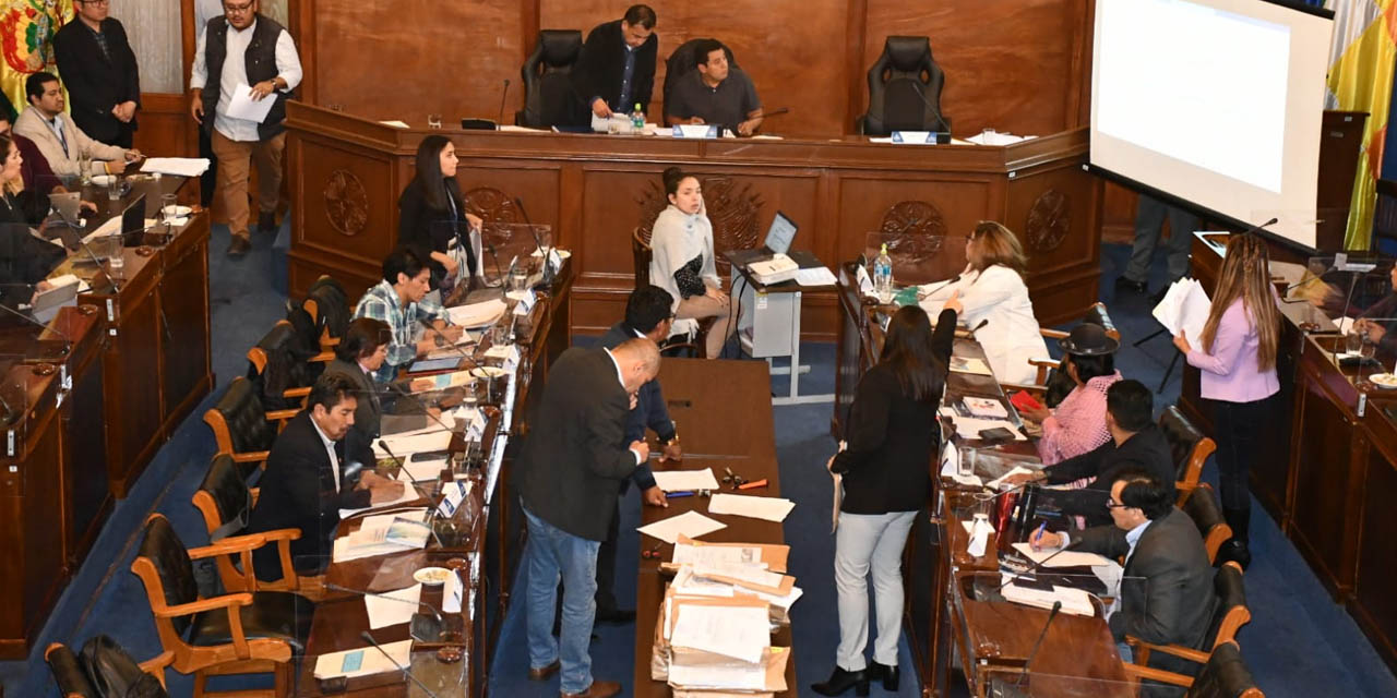 Los diputados y senadores de la Comisión Mixta de Constitución en plena labor. Foto: Archivo Senado