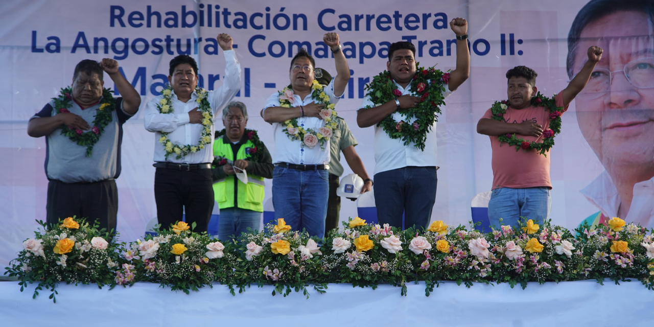 Acto de entrega del tramo carretero Mataral – Mairana en Santa Cruz.