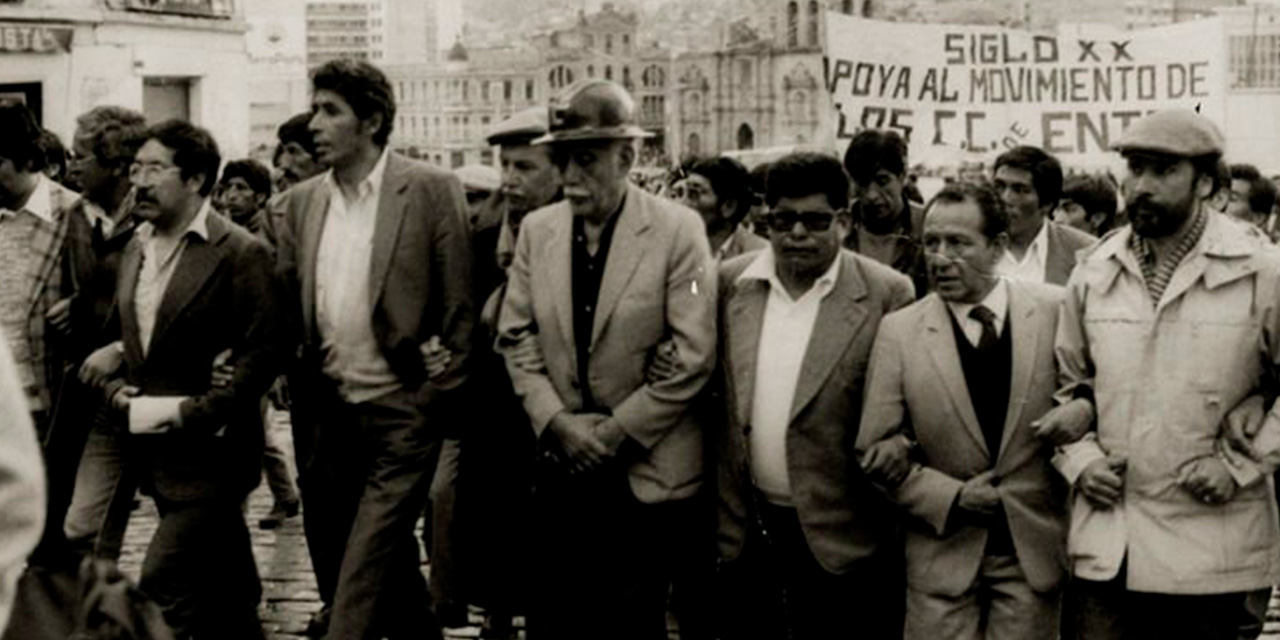 La histórica COB en sus inicios con su primer ejecutivo, Juan Lechín. Foto:  Archivo