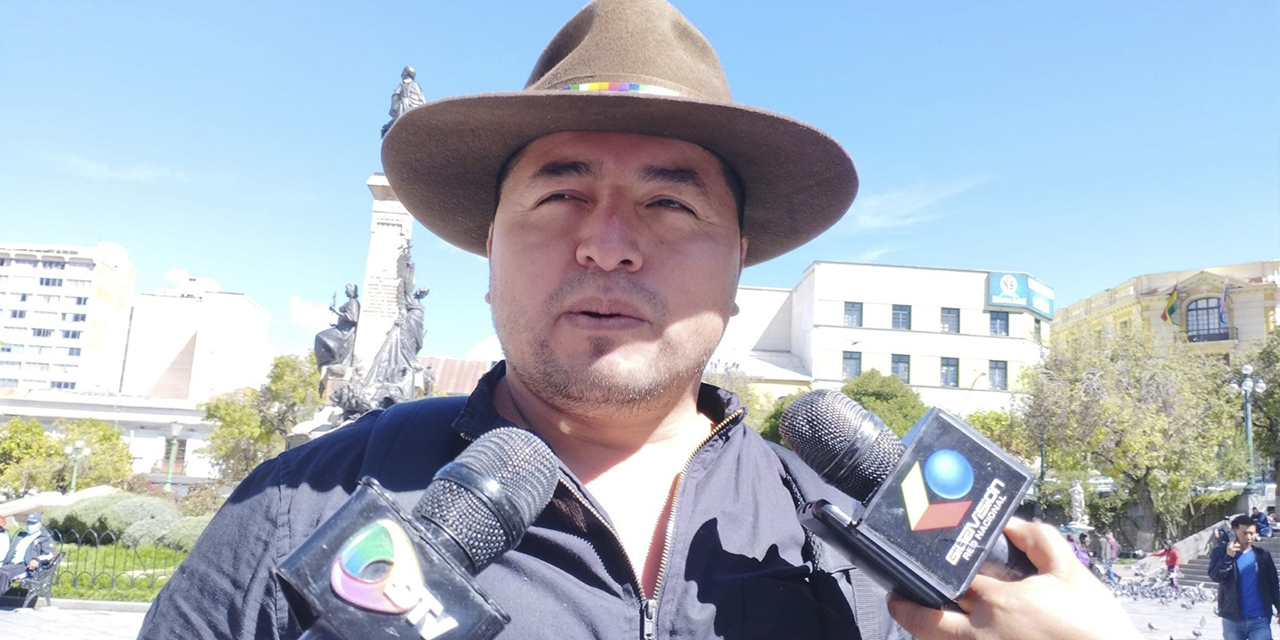 Dirigente de los interculturales de Bolivia, Carlos Arrayaza.