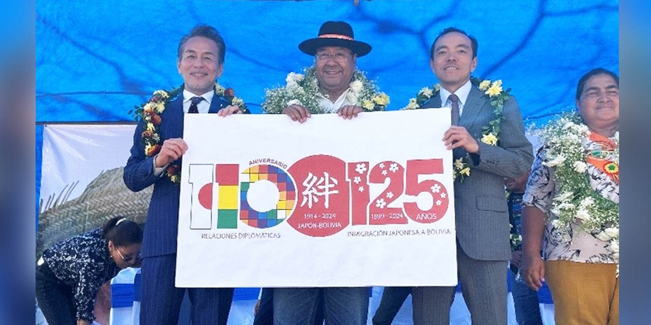 El presidente Luis Arce con el embajador Hiroshi Onomura y el director de JICA en Bolivia, Keisuke Ito. | Foto: Embajada de Japón