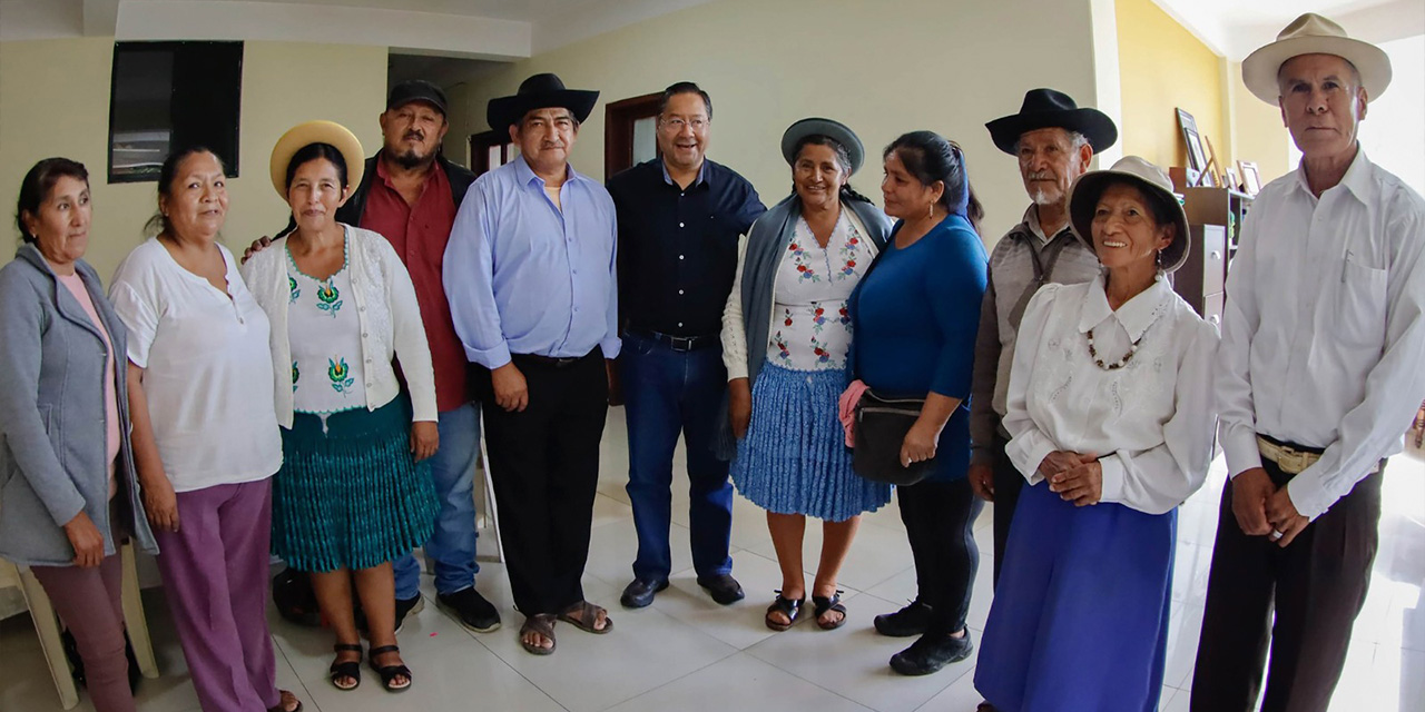 El Presidente junto a sectores sociales de Tarija. Foto: Presidencia