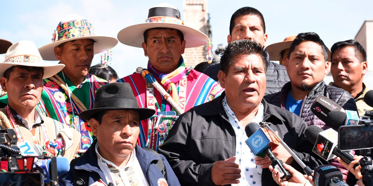 Dirigentes del Pacto de Unidad en conferencia de prensa en La Paz. Foto: Archivo