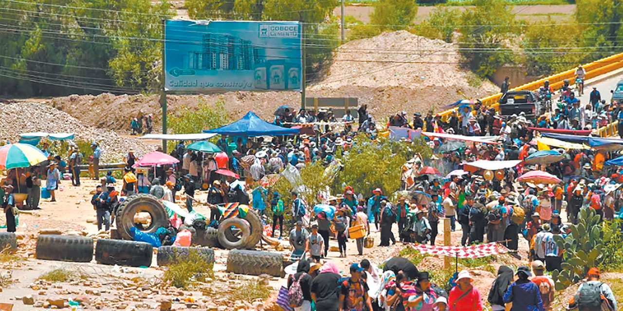 El bloqueo de caminos evista en enero de este año. Foto: Archivo